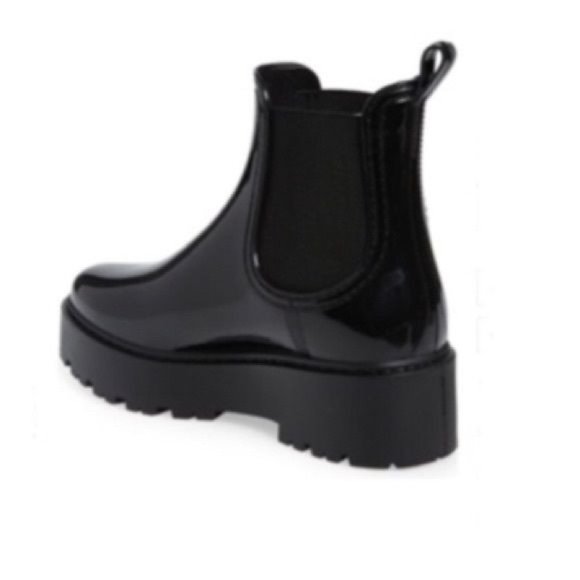 !! NEW !! Chunky Lug Sole Chelsea Rain Boots in Black Shine - Picture 4 of 5
